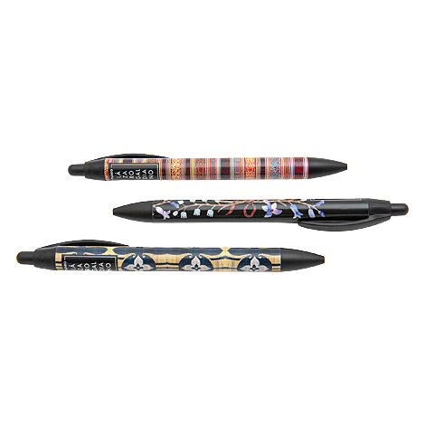 Bolígrafos con detalles textiles