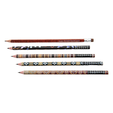 Lapiceros con detalles textiles 